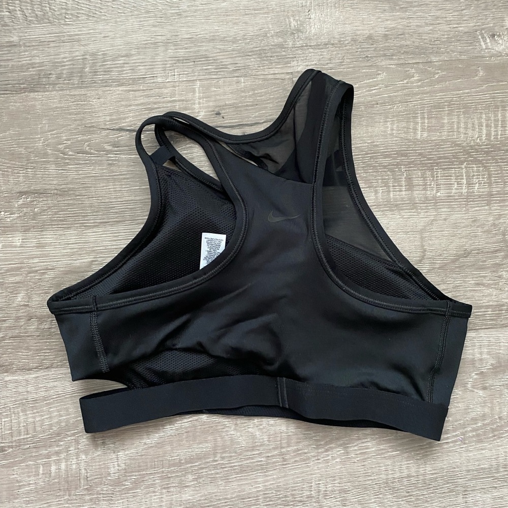 NIKE Sports Bra Chic Medium